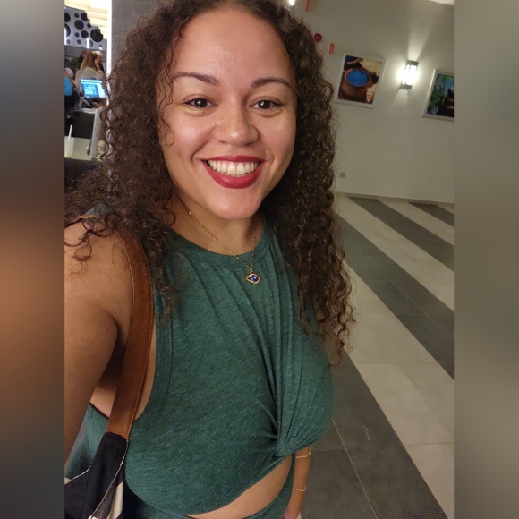 Meet your Posher, Nikki - Picture 3 of 5